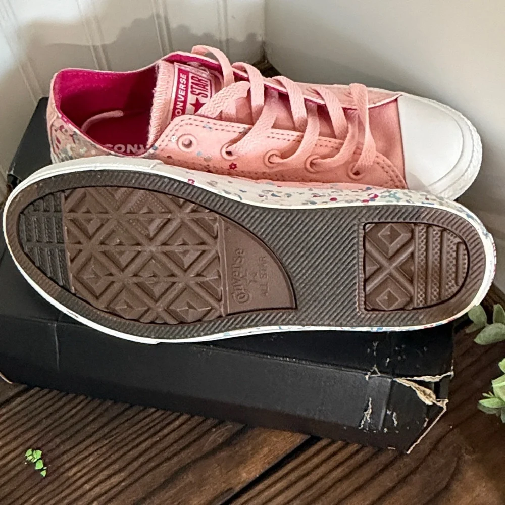 NWT Converse Kids Chuck Taylor All Star Ox Confetti sneakers